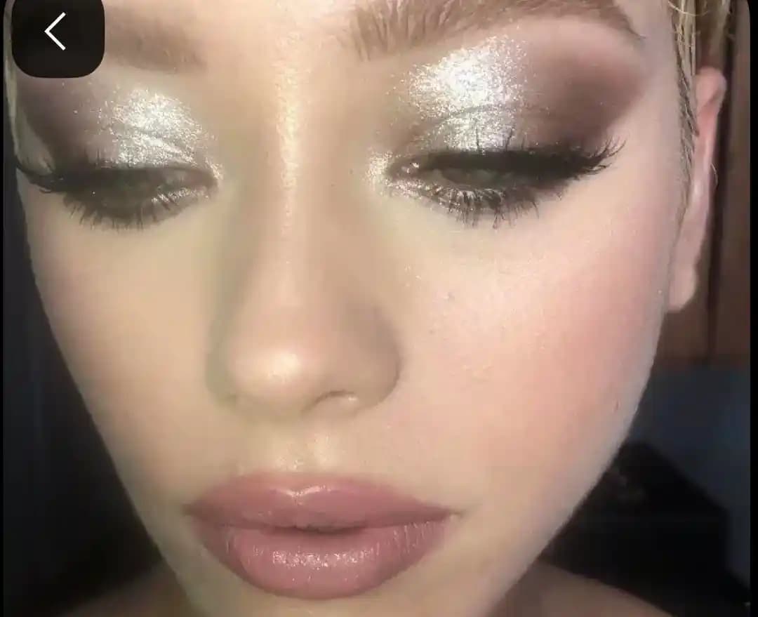 Çok Soluk ve Neredeyse Görünmez Allık Kullanımı İçin Doğru Ürün ve Uygulama Teknikleri