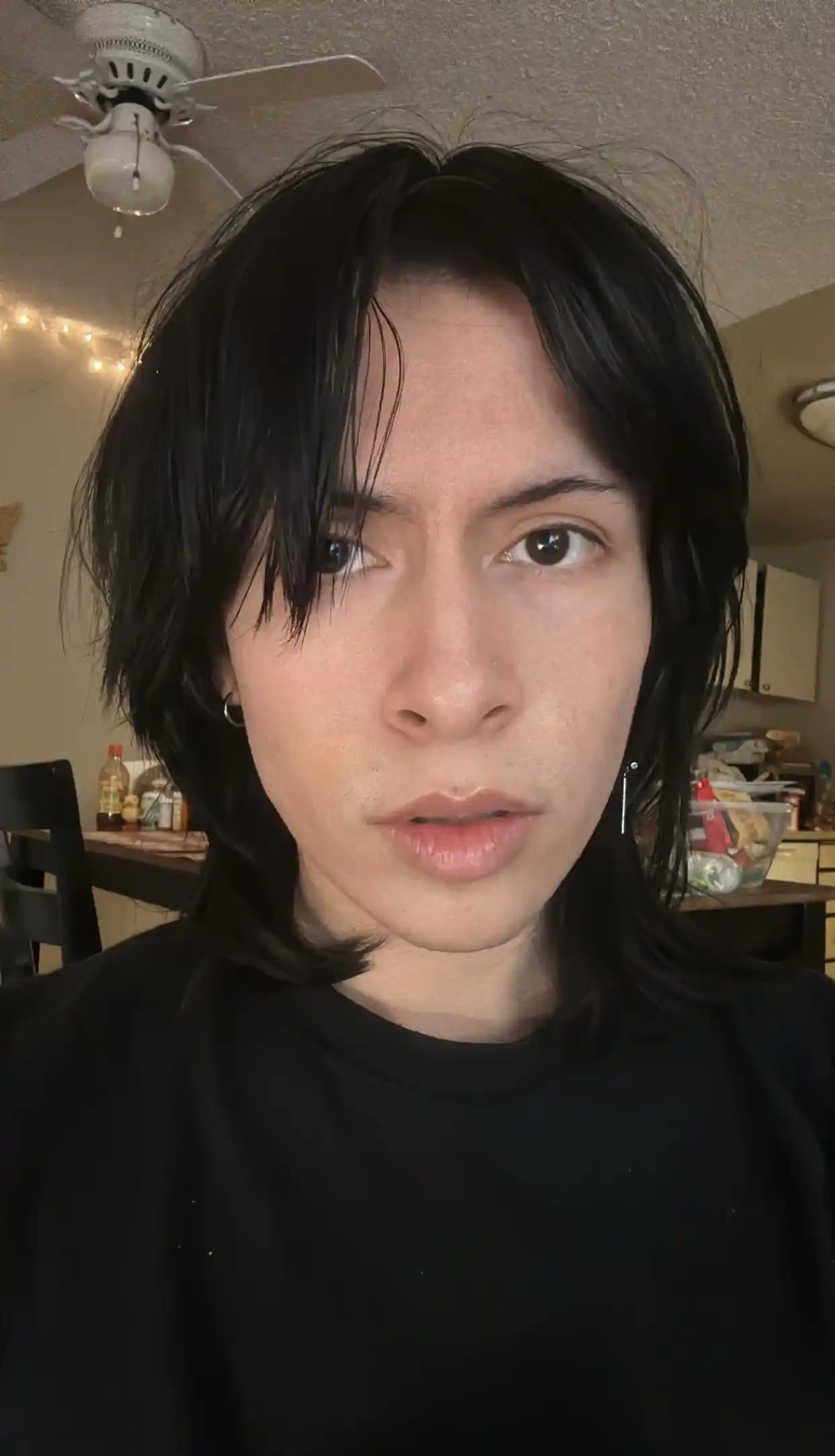 Erkekler İçin Feminen ve Çekici Görünüm Sağlayan Makyaj ve Bakım Teknikleri