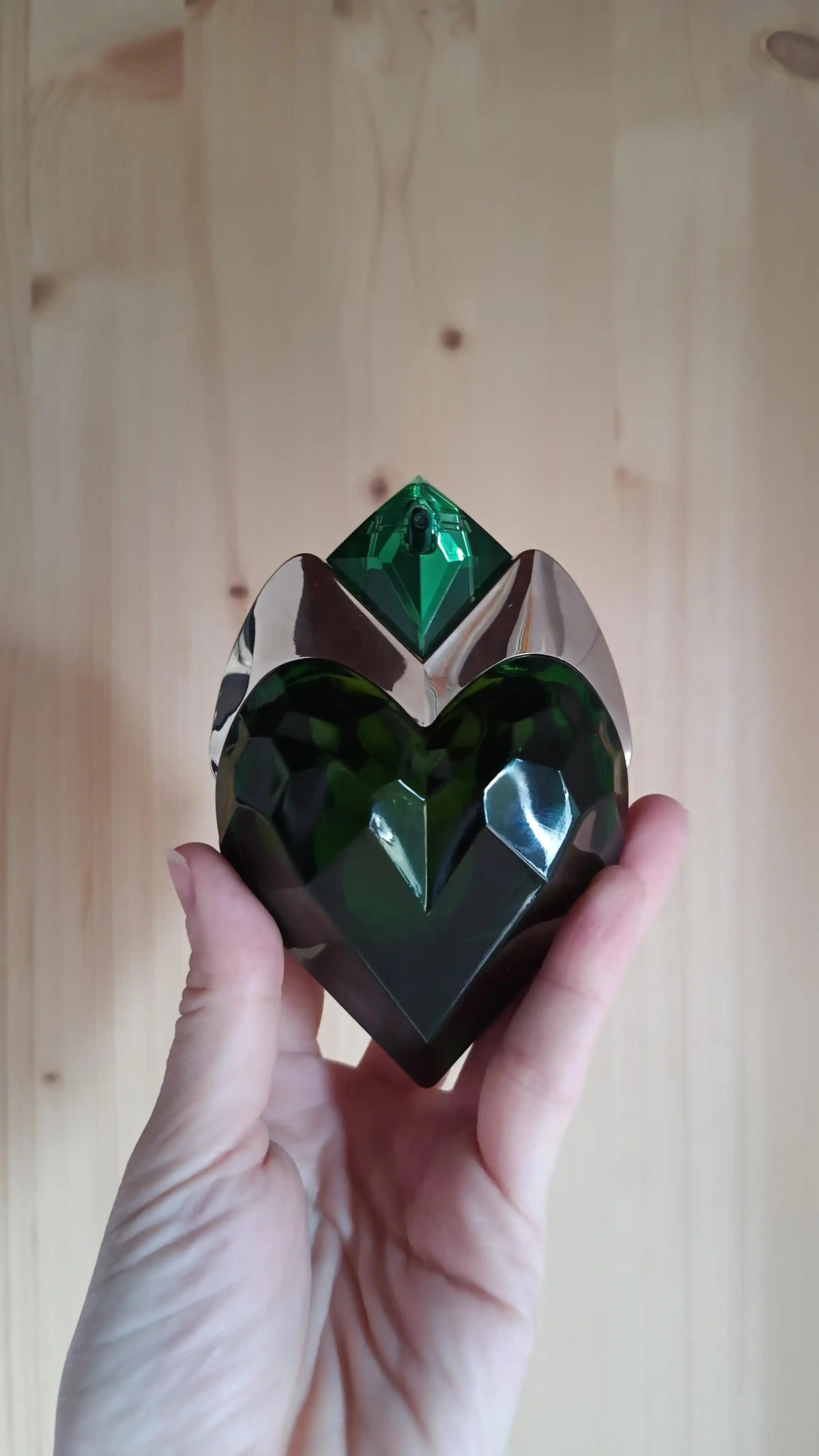 Mugler Aura Parfümü: Nadir Bulunan ve Özgün Koku Deneyimi