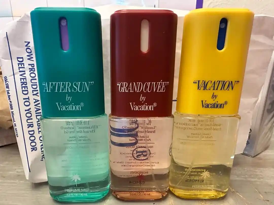 Vacation Vücut Spreyi İncelemesi: Nostaljik Yaz Kokularını Yansıtan Marka ve Ürünleri