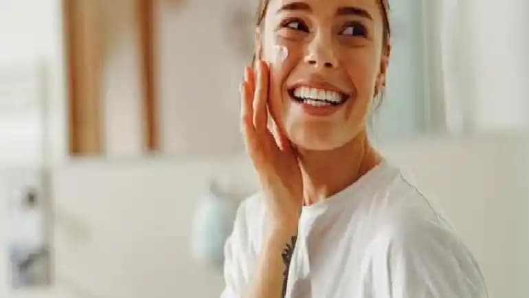 Vücut Nemlendirme ve Eksfoliasyon: Cilt Sağlığını Koruma Yöntemleri ve İpuçları