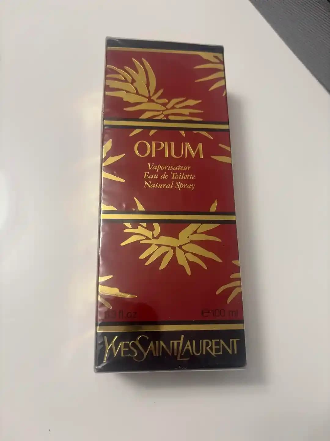 Yves Saint Laurent Opium EDT: Vintage Parfümün Tarihi, Değişimleri ve Koleksiyon Değeri