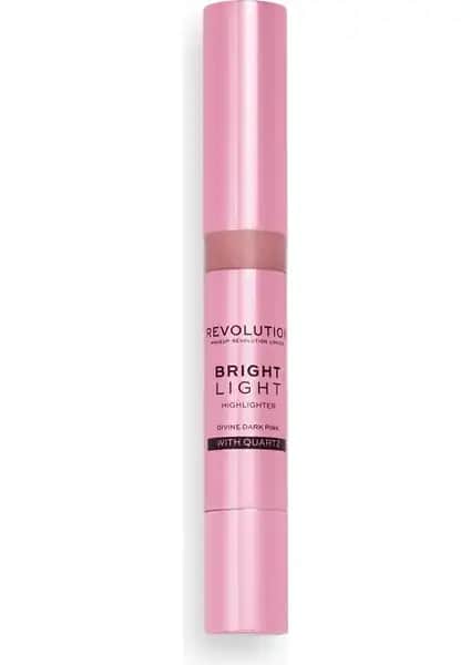 Revolution Bright Light Aydınlatıcı Divine D. Pink ile doğal ve parlak görünüm sağlama