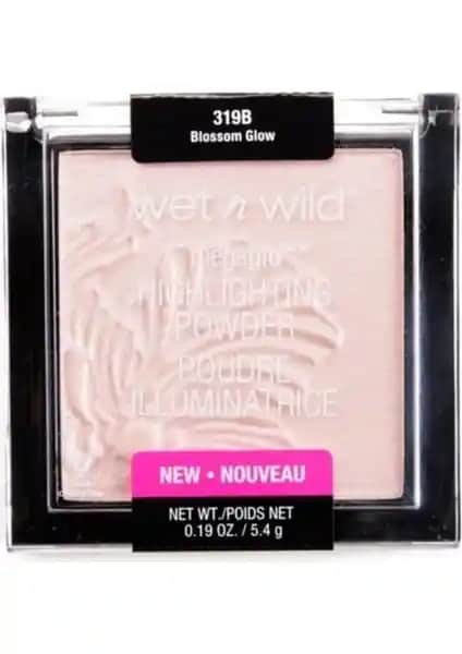 Wet N Wild Megaglo Ay<dı>nlatıcı Pudra Blossom Glow: Doğal Parlaklık ve Işıltı Sağlayan Makyaj Ürünü