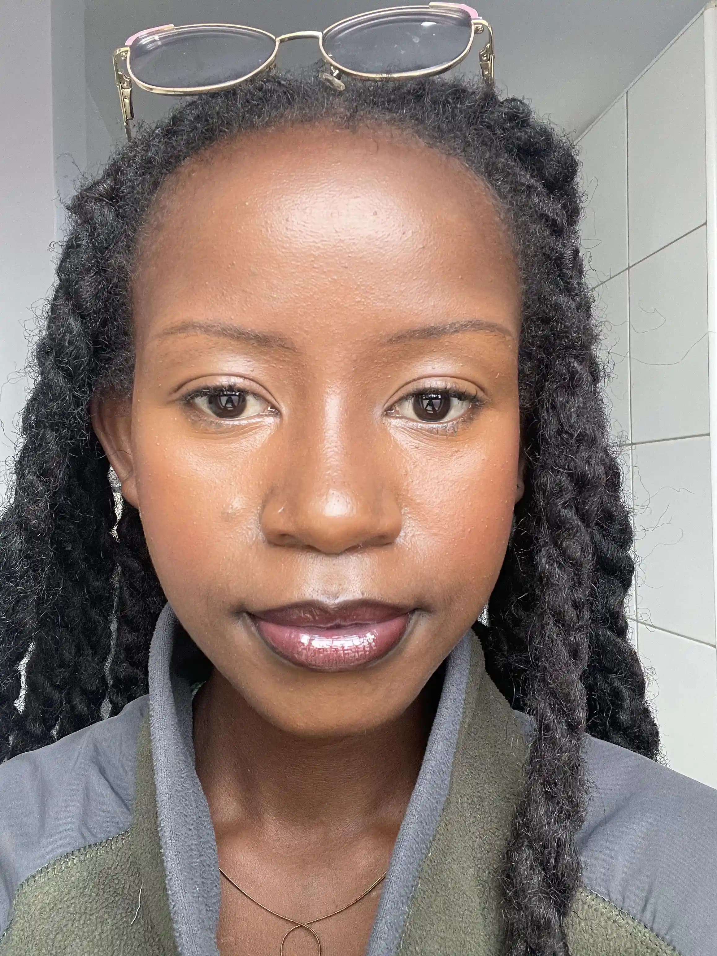 Makyajda Yüzü Düz Görünmekten Kurtarmanın Etkili Teknikleri ve Uygulamaları