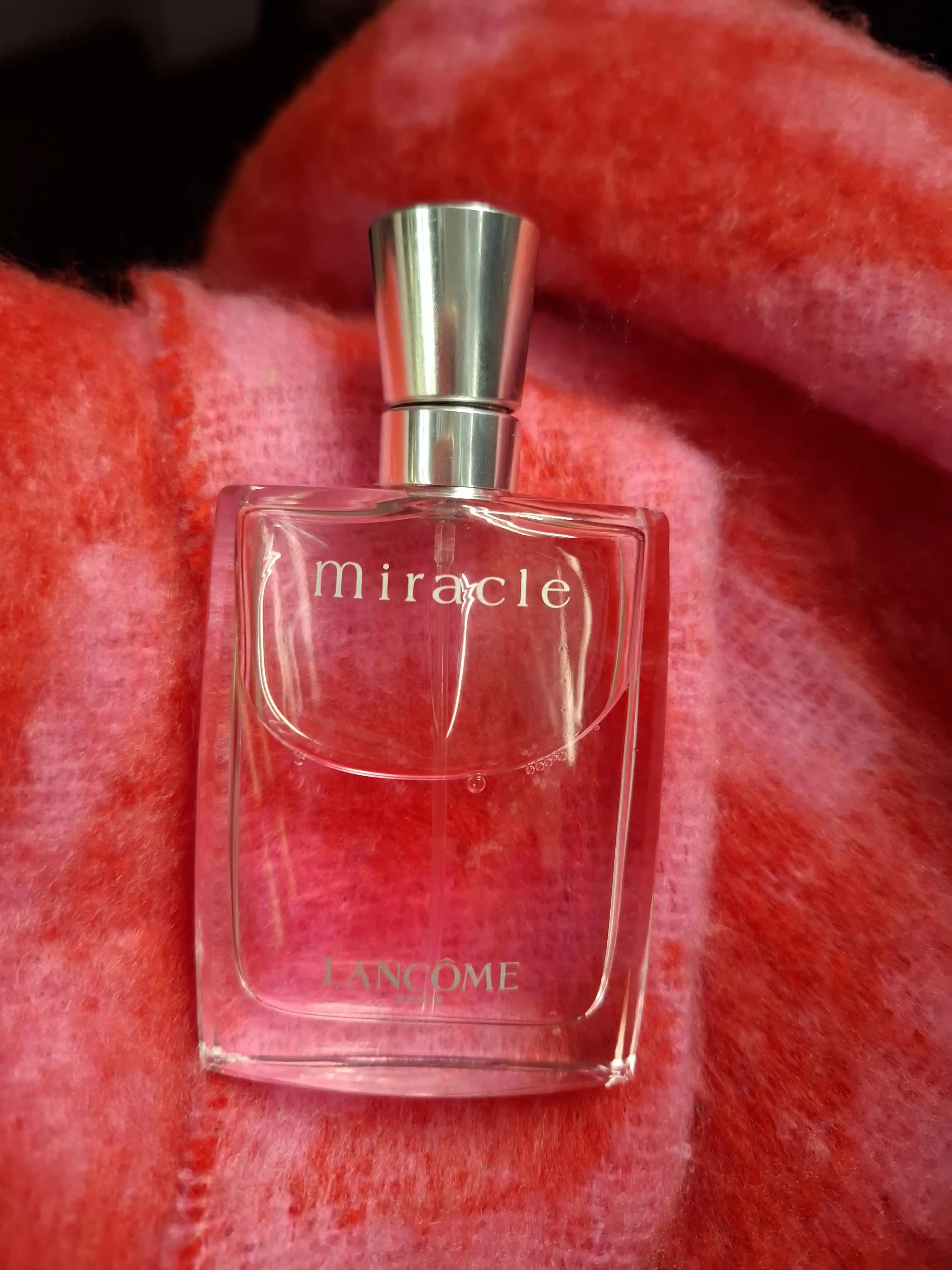 Miracle Parfümü: Zamanla Değişen Koku ve Kullanıcıların Duygusal Bağları