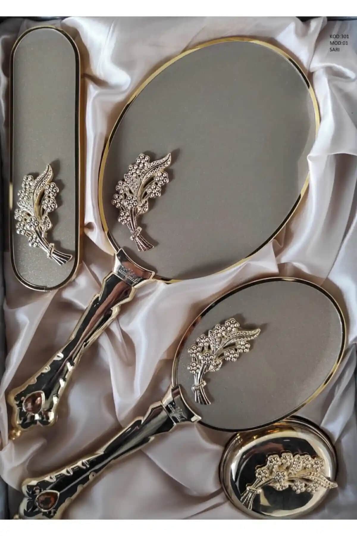 Gelin Çeyizinde Şıklık ve İşlevselliği Birleştiren Camomile Ayna ve Tarak Seti