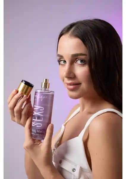 Emolique Body Mıst Sexy 250ML Gün Boyu Kalıcı ve Ferahlatıcı Koku Sağlayan Vücut Spreyi