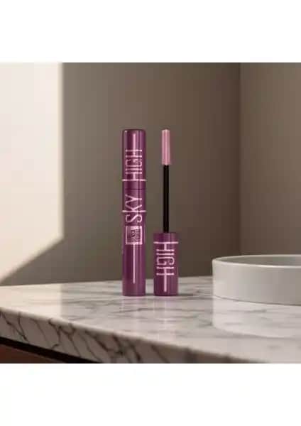 Maybelline Lash Sensational Sky High Burgundy Haze Maskara ile Kirpiklerde Çekici ve Uzun Süreli Makyaj
