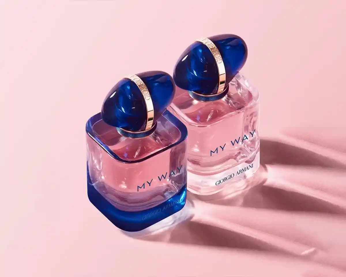 2024 Yılının En İyi Bayan Parfümleri Rehberi: Kendinizi İfade Etmenin Şık Yolu