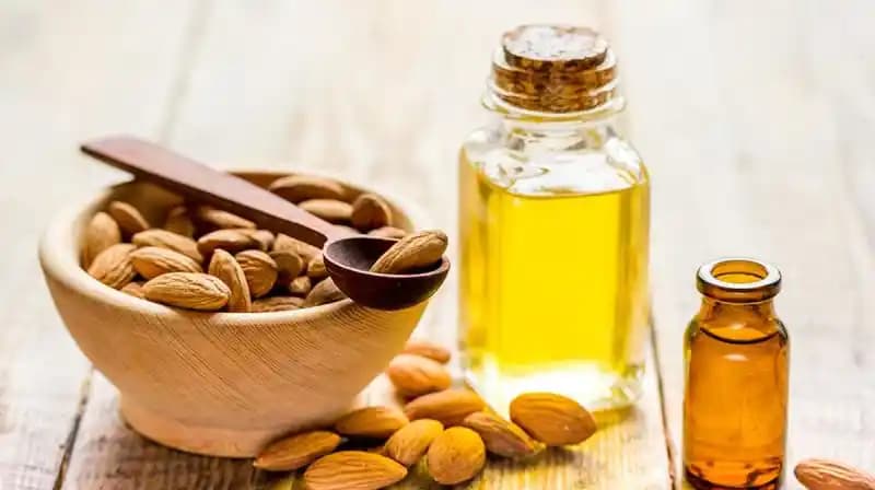 Acı Badem Yağı ve Yüz Bakımında Kullanım Faydaları Doğal Cilt Güzelliği İçin Rehber