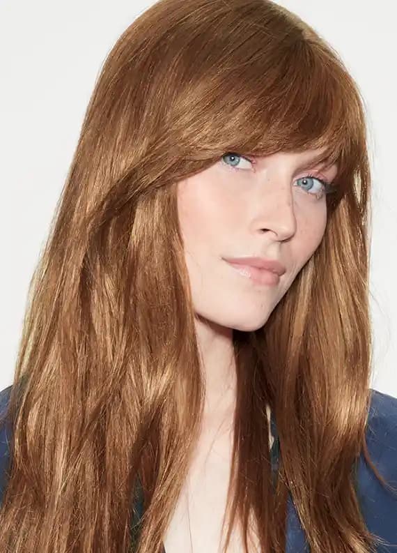 Açık Karamel Saç Rengi: Doğallık ve Şıklığın Birleştiği Modern Stil Seçeneği