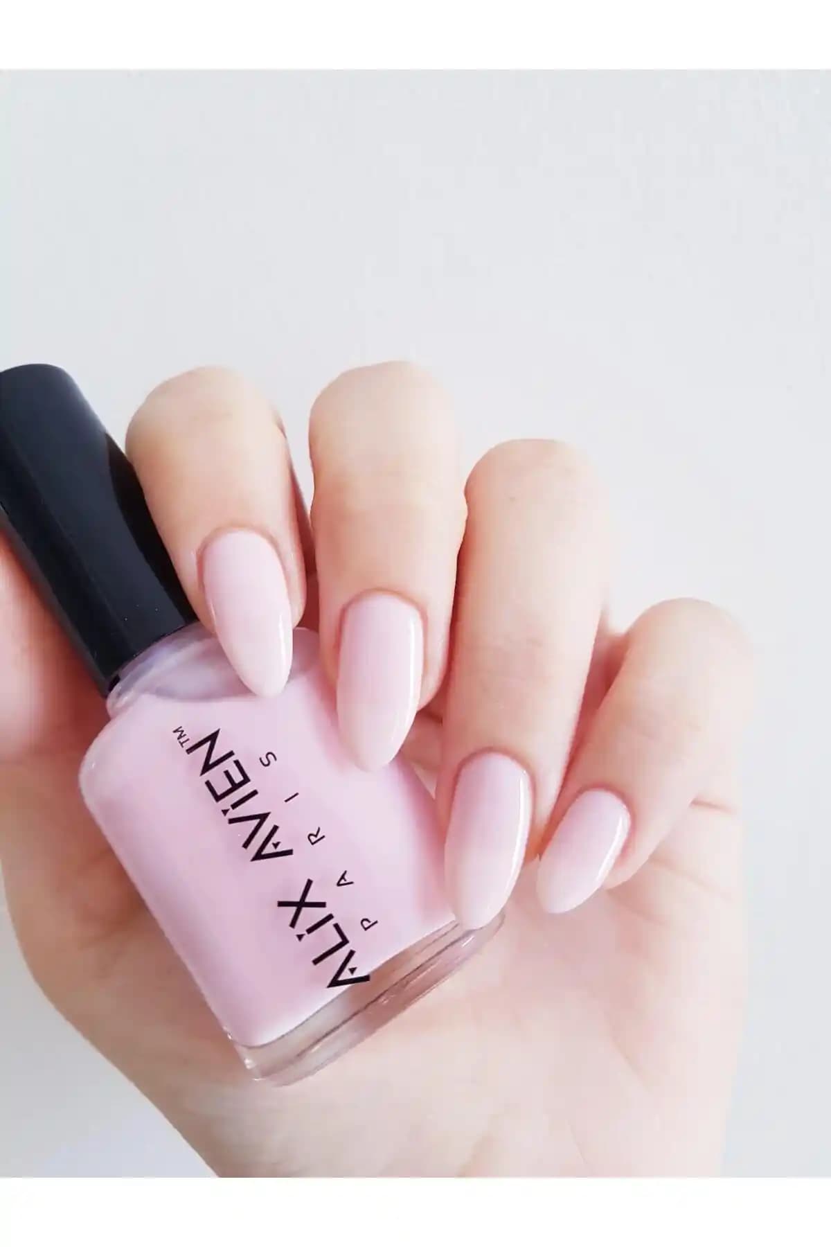 Açık Pembe Oje Trendleri ve Uygulama İpuçlarıyla Zarif Bir Görünüm