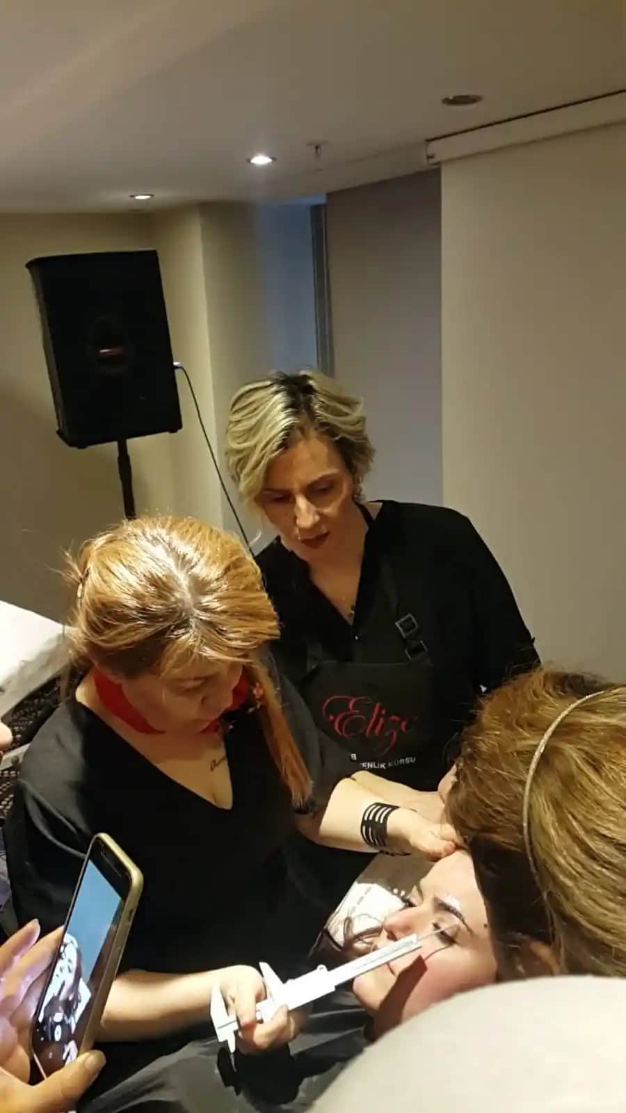 Adana'da Profesyonel Makyaj Eğitimi: Kariyerinizi Geliştirecek Detaylı Kurslar