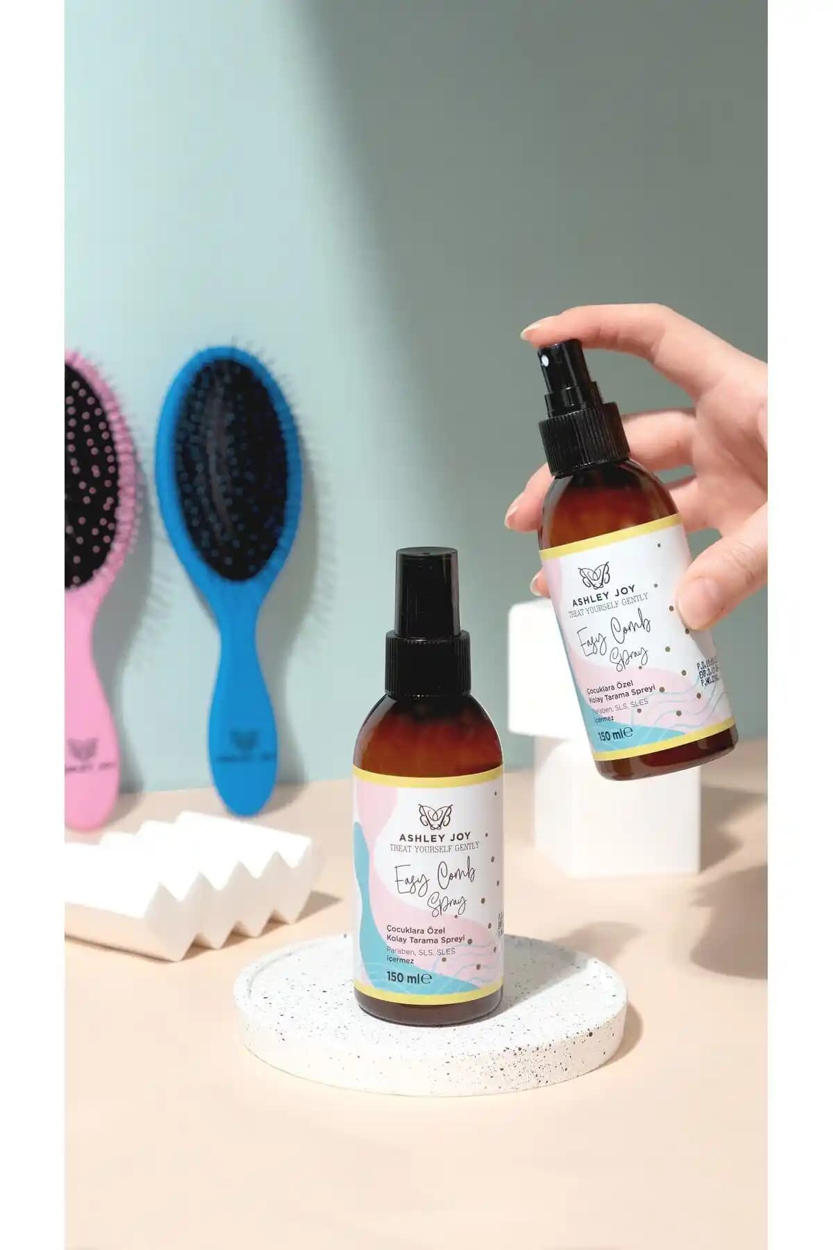 Ashley Joy Kolay Tarama Spreyi: Hızlı ve Etkili Saç Şekillendirme Çözümü