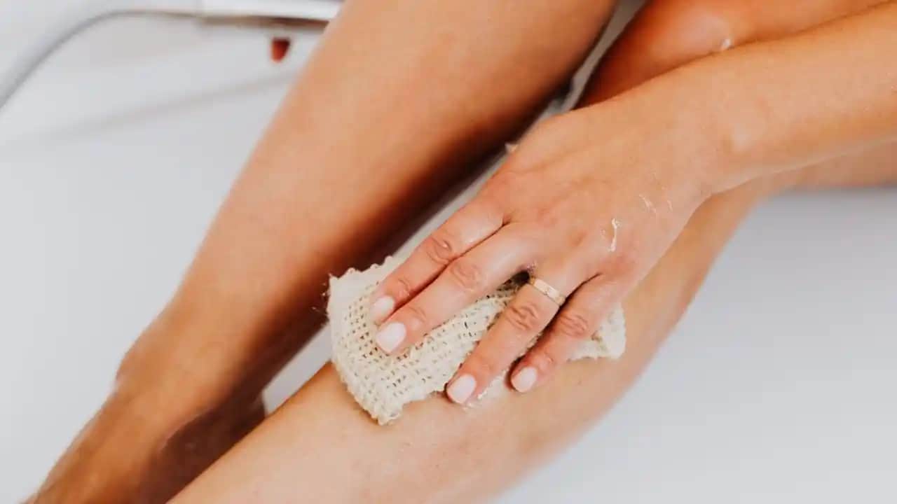 Bacak Peelingi Nasıl Uygulanır Cilt Yenileme ve Yumuşatma Rehberi