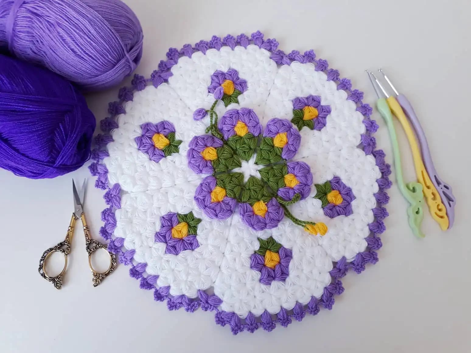 Banyo Lifleri: Malzeme Seçenekleri ve Kullanım İpuçlarıyla Hijyen ve Konfor Sağlama