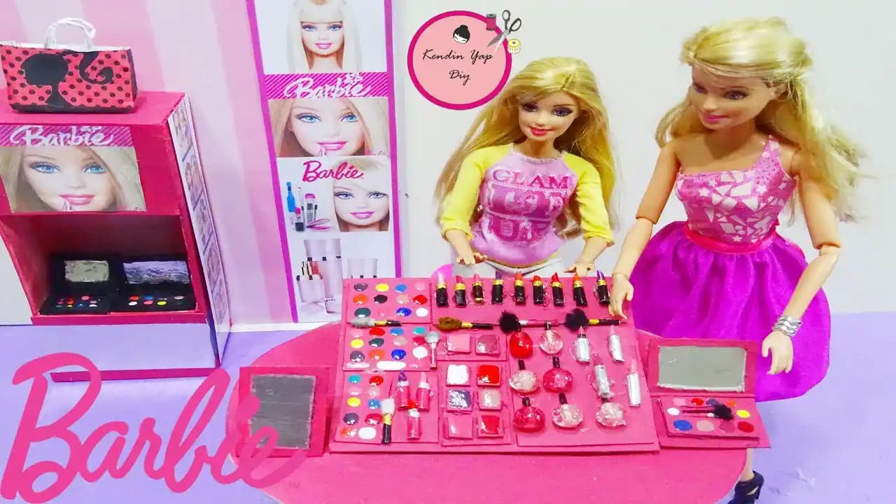 Barbie Makyaj Malzemeleri: Çocuklar ve Yetişkinler İçin Renkli ve Eğlenceli Makyaj Setleri
