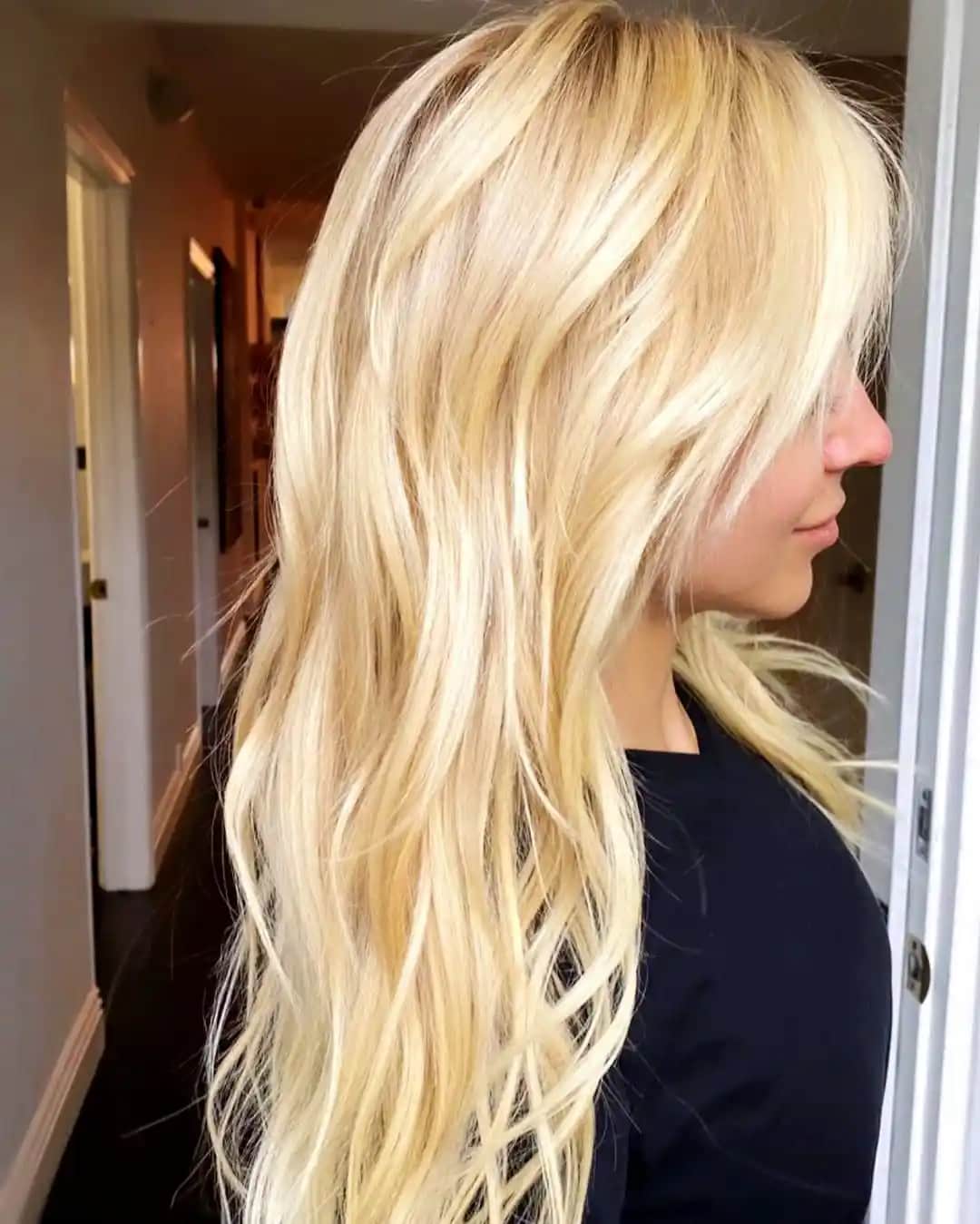 Bebek Sarısı Saç Rengi: Doğal Güzelliğin Vurgusu ve Bakım İpuçları