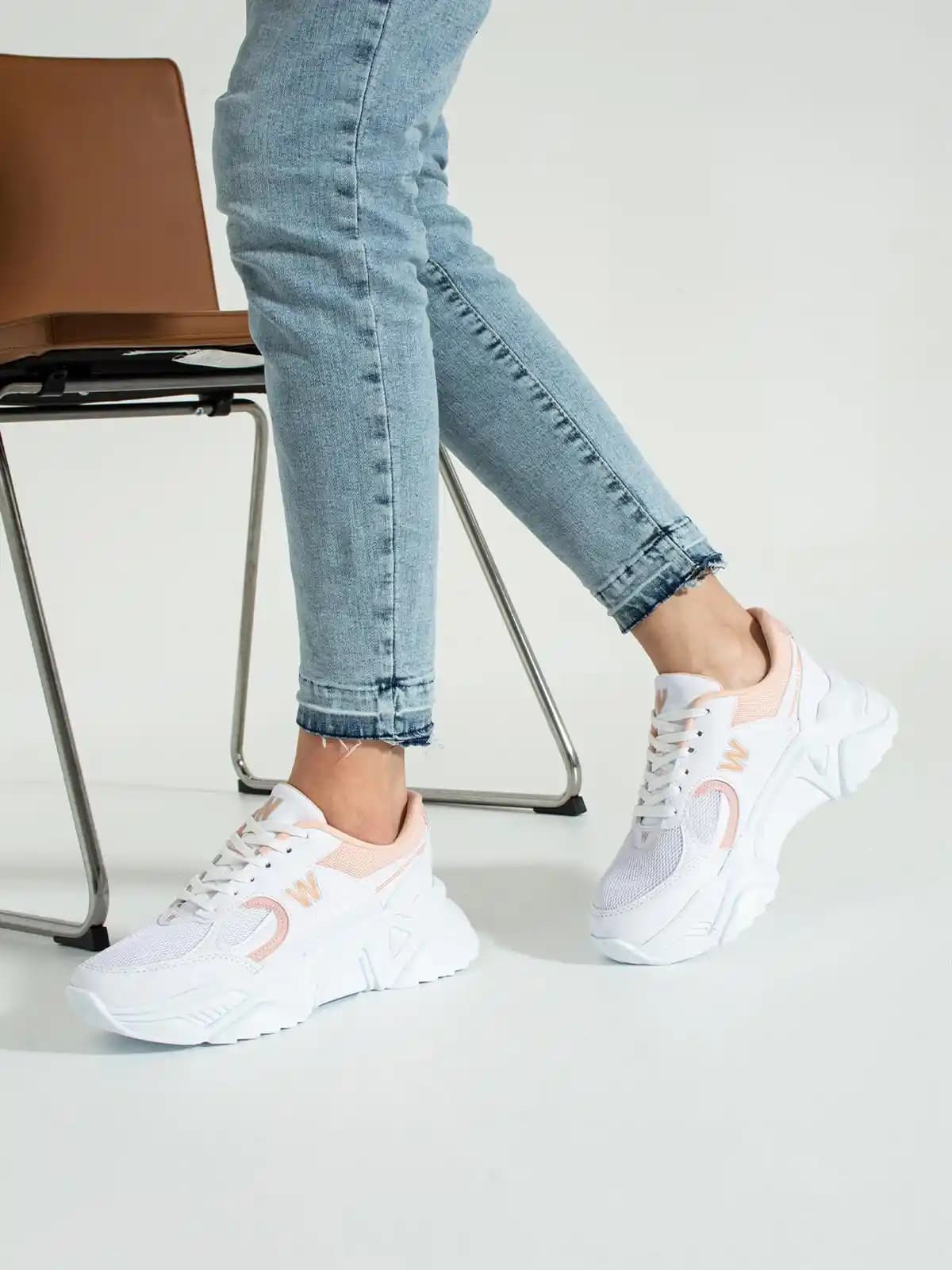 Beyaz Pudra Nedir Kullanım Alanları ve Makyajda Önemi