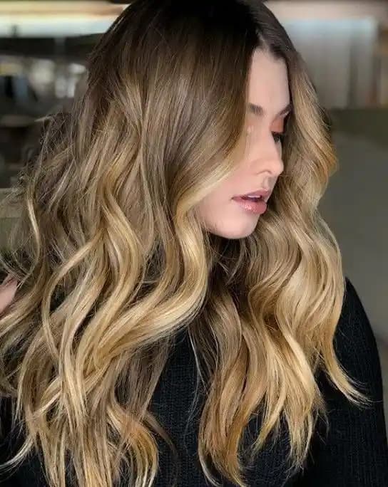 Beyaz Tenliler İçin En Uygun Saç Renkleri ve Renk Uyumu Rehberi