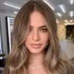 Buğday Tenli Genç ve Canlı Görünüm İçin En Uygun Saç Renkleri ve Seçim İpuçları