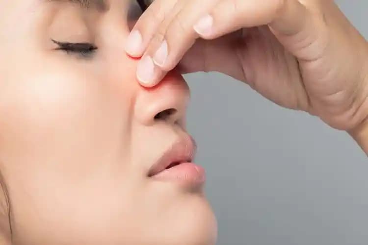 Burun Ucu Kızarmasının Nedenleri ve Kozmetik Bakım İpuçları