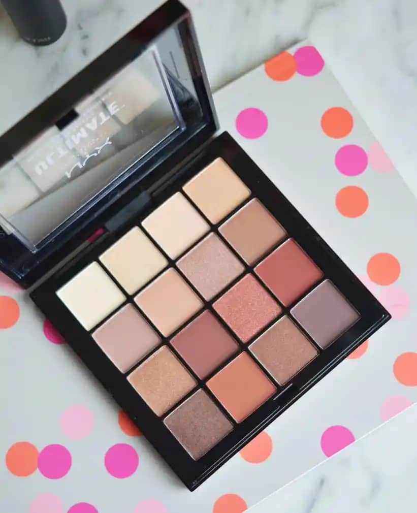 Buruna Sürülen Makyaj Malzemeleriyle Doğal ve Etkili Yüz Şekillendirme Yöntemleri