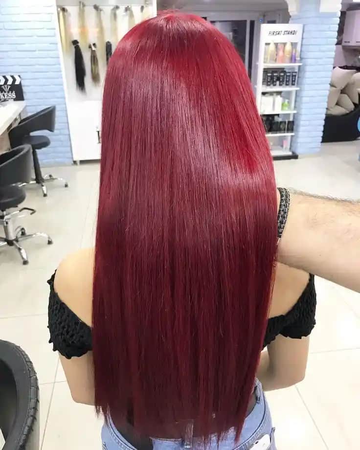 Çilek Kızılı Saç Rengi: Doğal ve Cesur Bir Tarz İçin Stil ve Bakım Rehberi