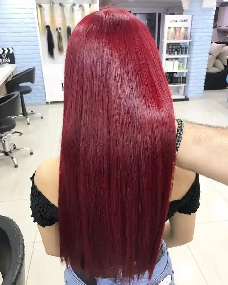 Çilek Kızılı Saç Rengi: Doğal ve Cesur Bir Tarz İçin Stil ve Bakım Rehberi