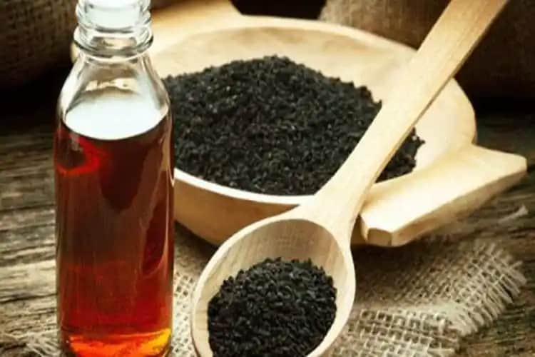 Çörek Otu Yağı ve Alerji Riski: Kozmetik Ürünlerinde Güvenlik ve Dikkat Edilmesi Gerekenler