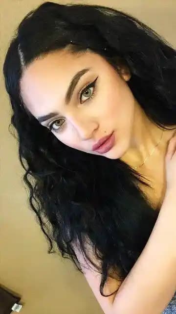 Doğal Duran Siyah Saç Boyası Seçimi ve Bakım İpuçları