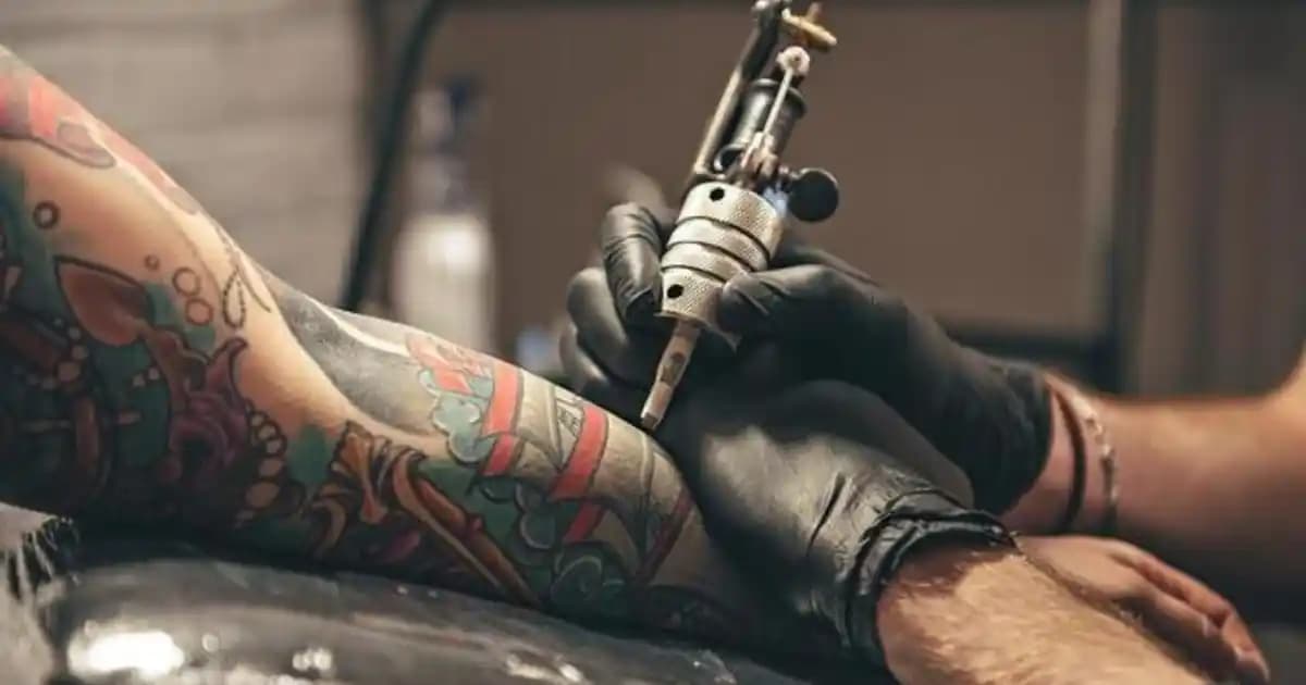 Dövme Yaptıktan Sonra Duş Alırken Dikkat Edilmesi Gerekenler ve En İyi Uygulamalar