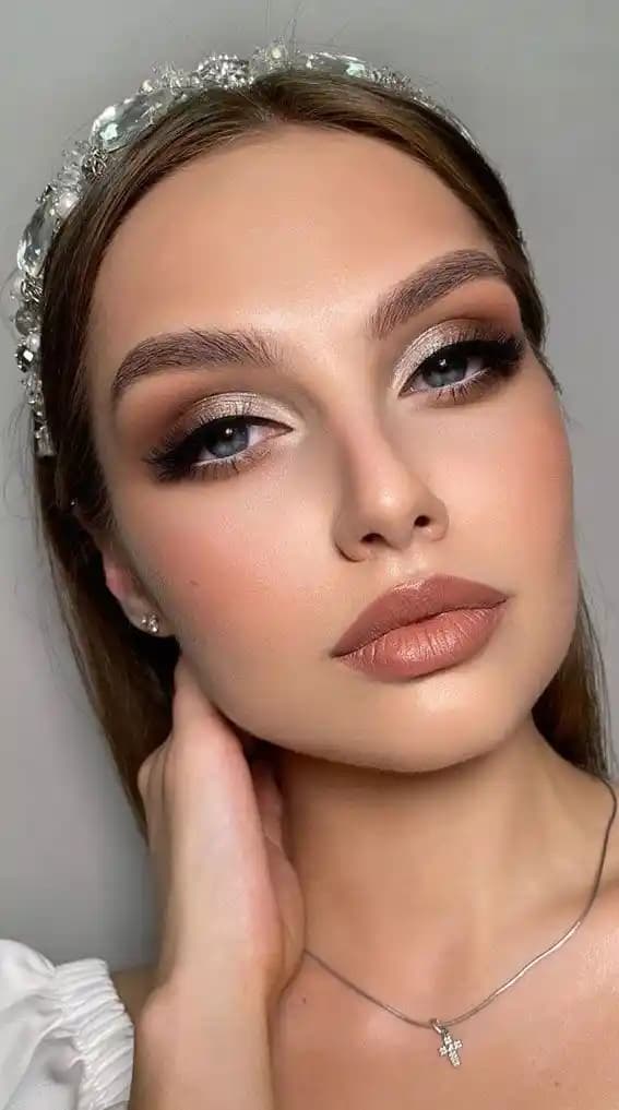 Düğün İçin Kalıcı ve Doğal Makyaj Trendleri ve Tavsiyeleri 2025