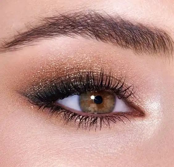 Ela Gözler İçin En Şık ve Güncel Makyaj Modelleri ve Uygulama İpuçları