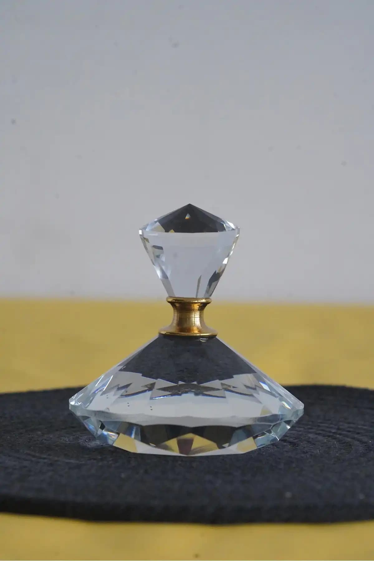 Elmas Şişeli Parfümler: Lüks ve Zarafetin Sembolü Güçlü Tasarım ve Kaliteyle Öne Çıkıyor