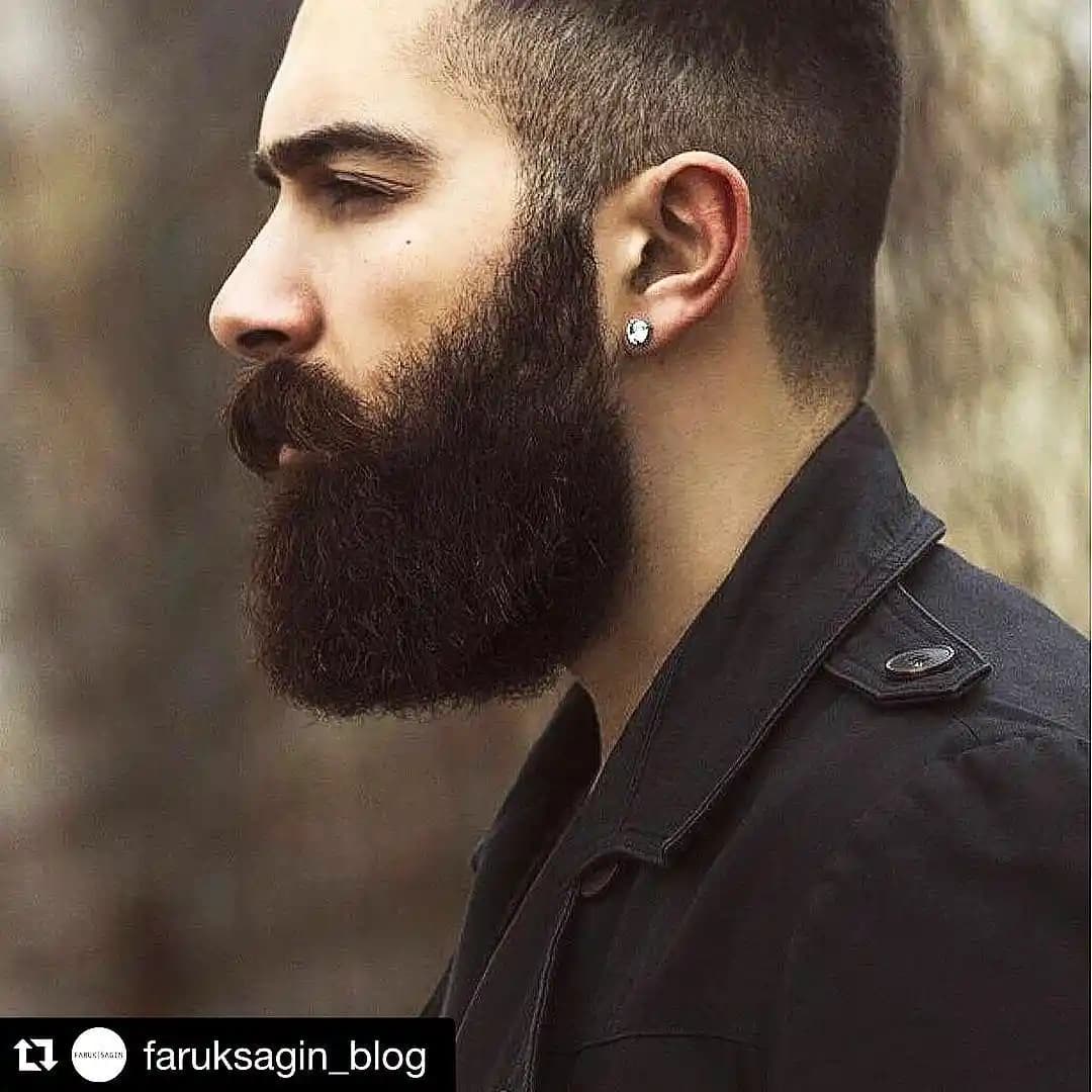 Erkek Bakımında Sakal ve Bıyık Modelleri: Güncel Trendler ve Stil İpuçları