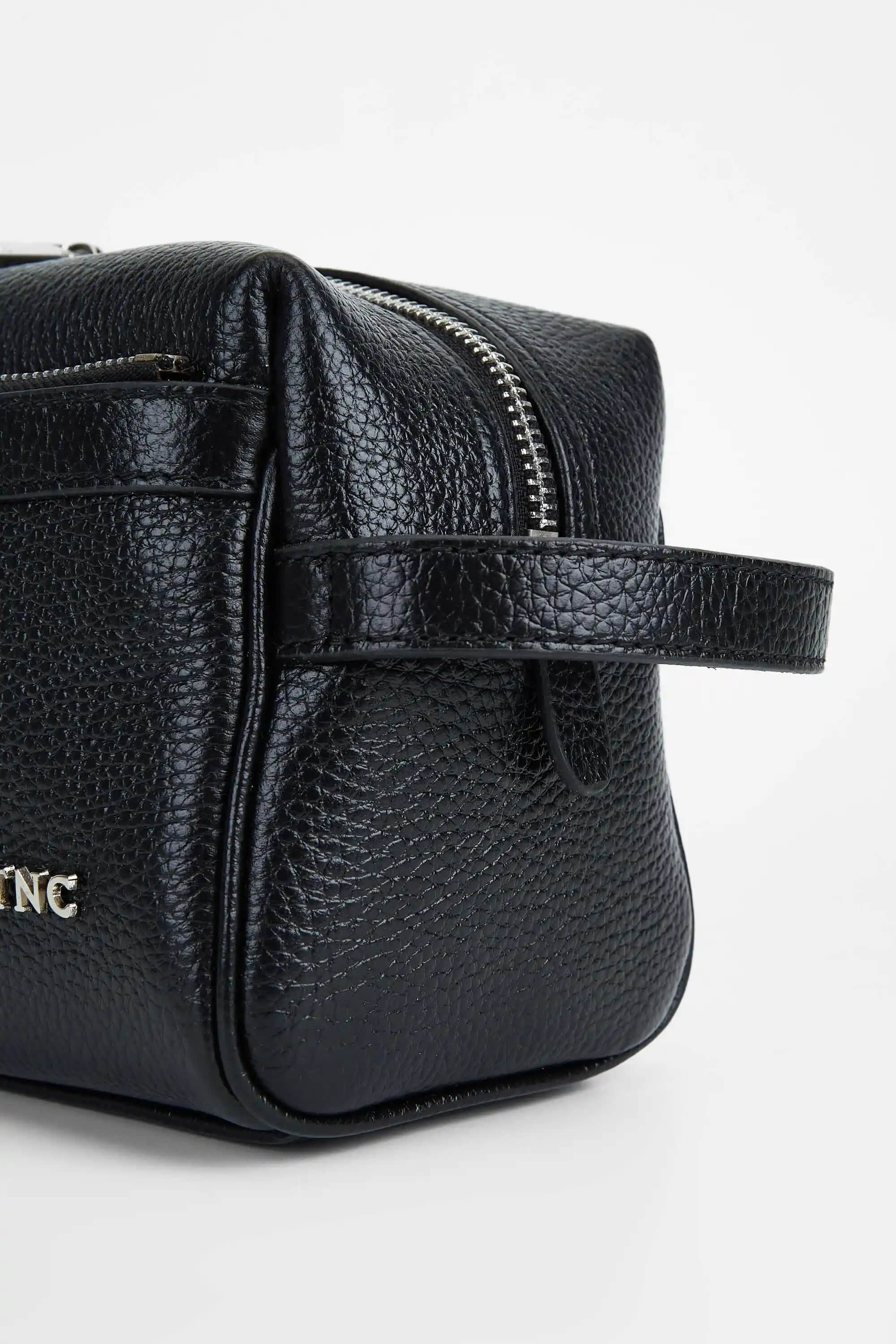 Erkek Tıraş Çantaları: Şıklık ve Fonksiyonelliği Bir Arada Sunan Modeller