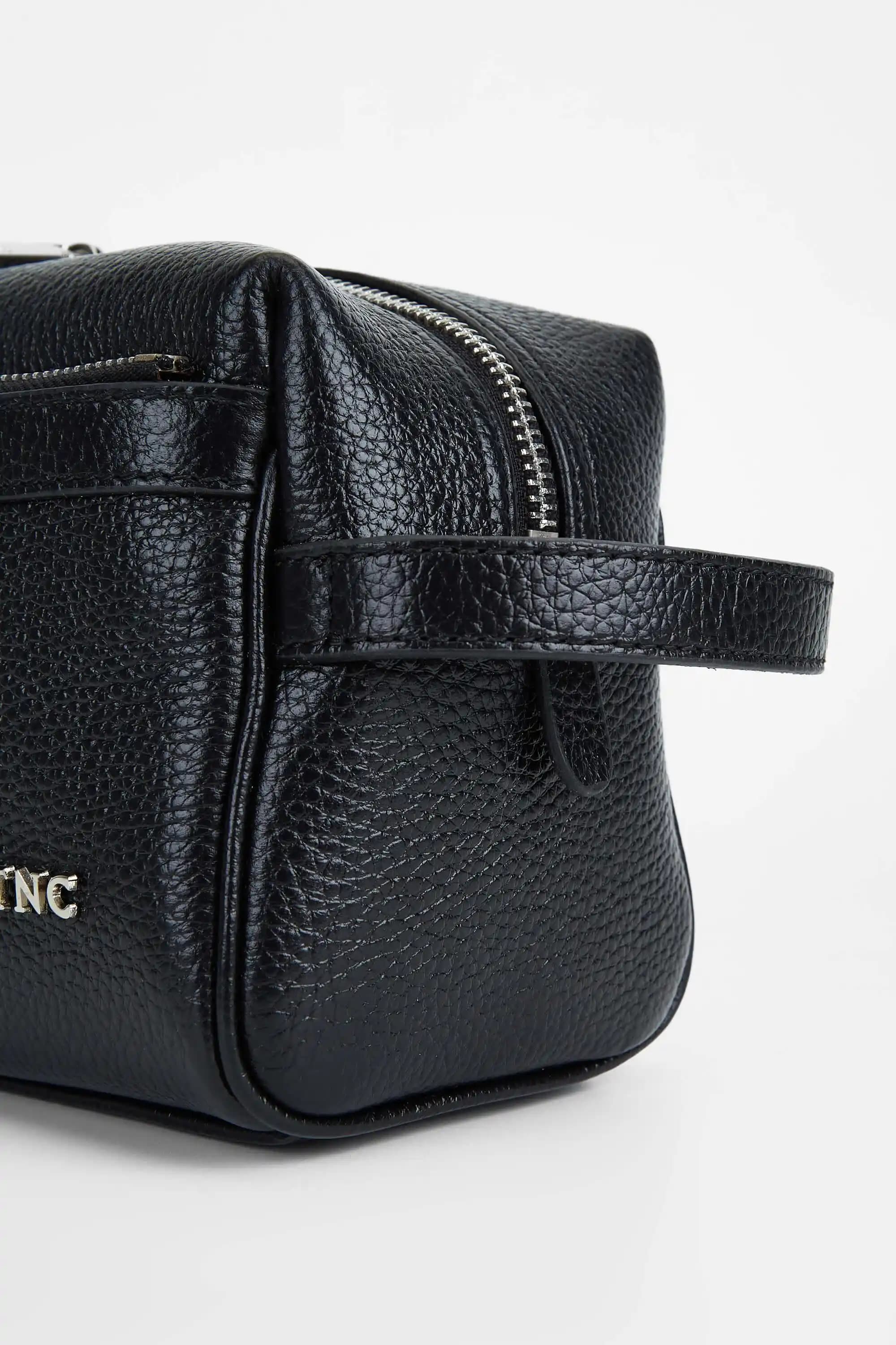 Erkek Tıraş Çantaları: Şıklık ve Fonksiyonelliği Bir Arada Sunan Modeller