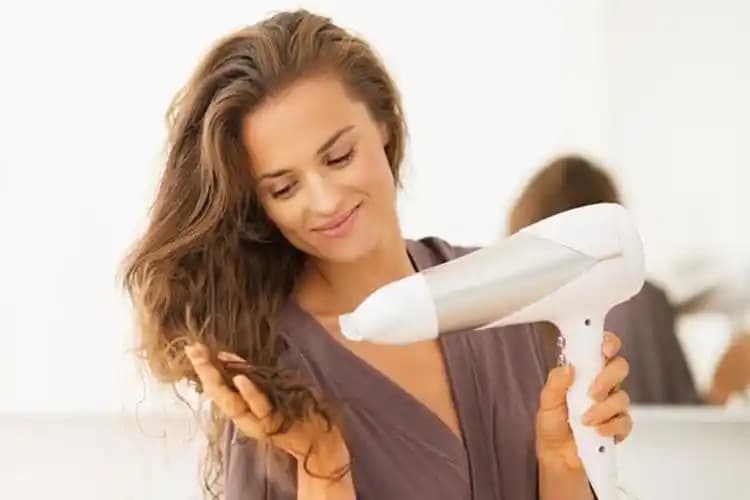 Fön Sonrası Saç Bakımı İçin En İyi Ürünler ve Uygulama İpuçları