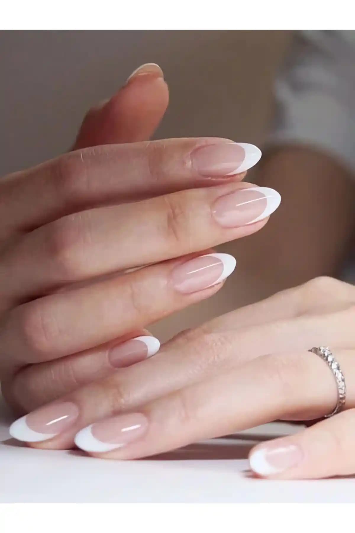 French Tırnak Modelleri: Zarif ve Şık Görünüm İçin Güncel Trendler ve Uygulama İpuçları