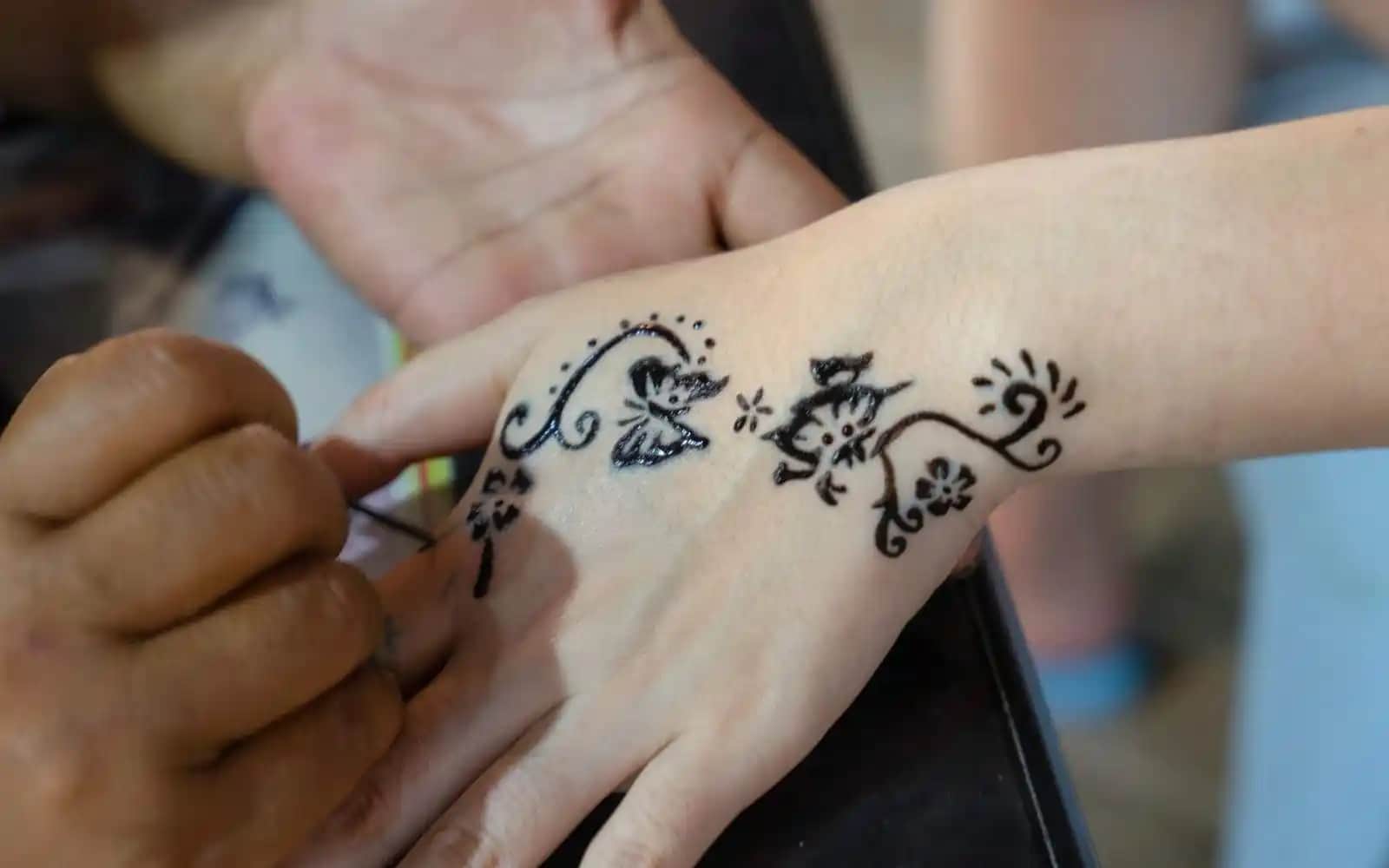 Geçici Dövme Ne Kadar Süre Kalır ve Bakım İpuçlarıyla Uzatmanın Yolları