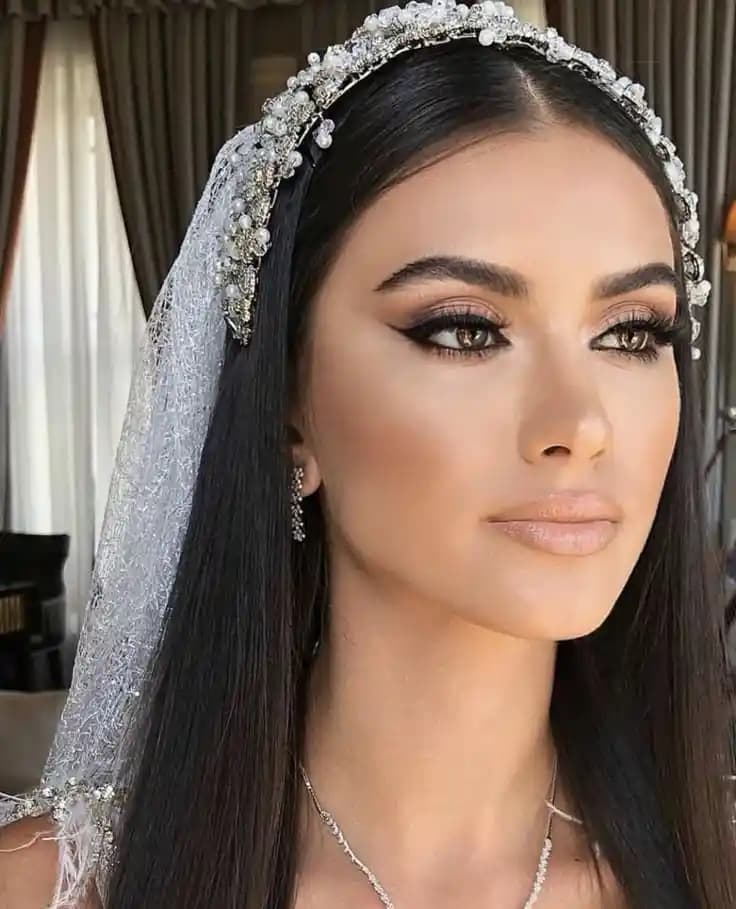 Gelin Makyajlarının Temel Özellikleri ve Trendleri Hakkında Kapsamlı Rehber