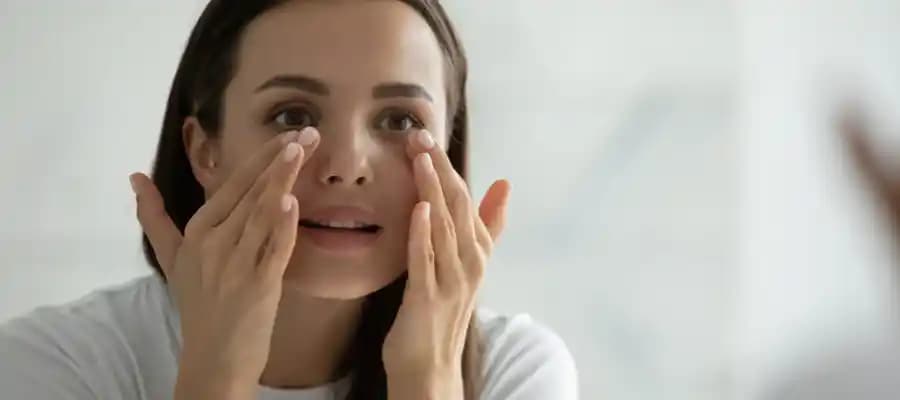 Gözaltı Morlukları Nasıl Geçer: Kozmetik ve Doğal Çözümlerle Işıltılı Bakışlar