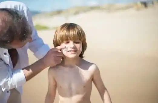 Güneşten Soyulan Deri Nasıl Temizlenir ve Doğru Bakım Yöntemleri