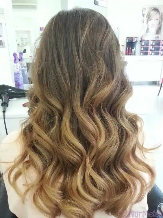 Hacimli Fön Modelleri ve Teknikleri: Saçınıza Hareket ve Güç Katmanın Yolları