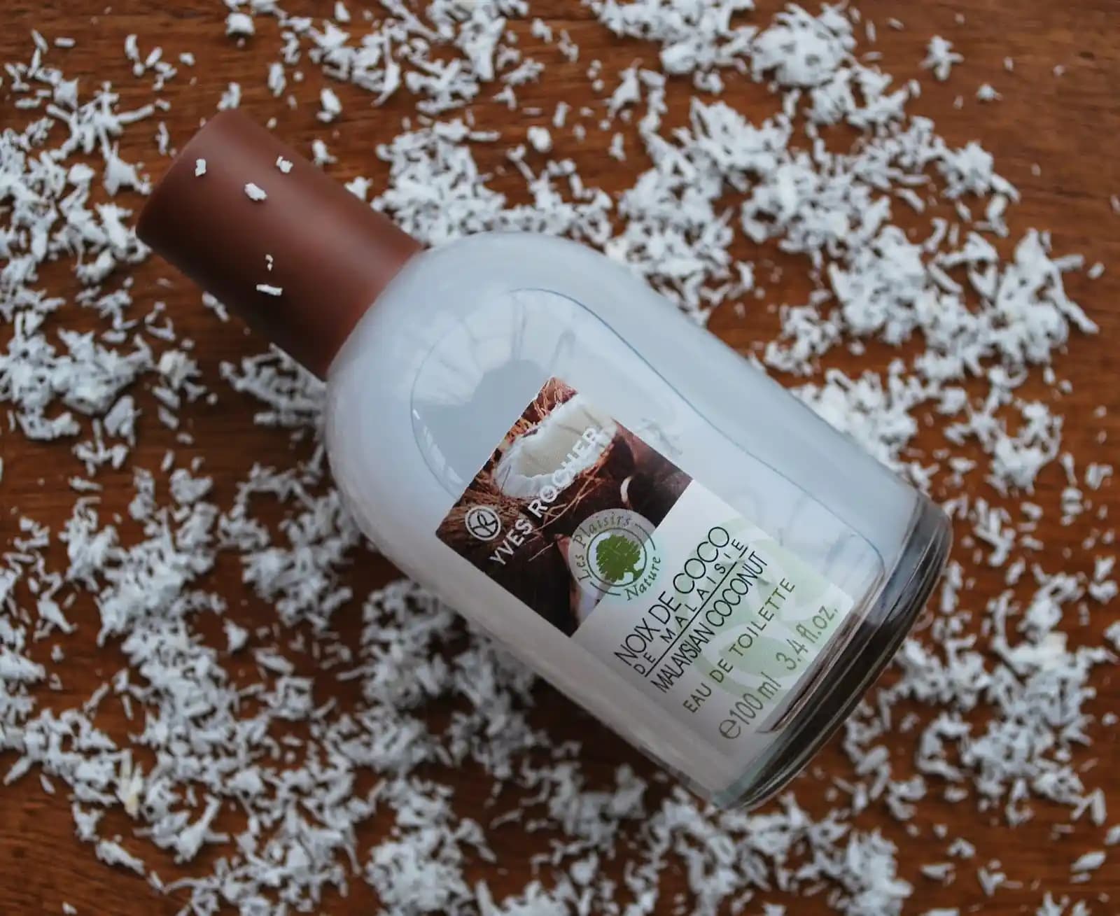 Hindistan Cevizi Kokulu Bayan Parfümleri: Doğal ve Egzotik Kokuların Güncel Seçenekleri