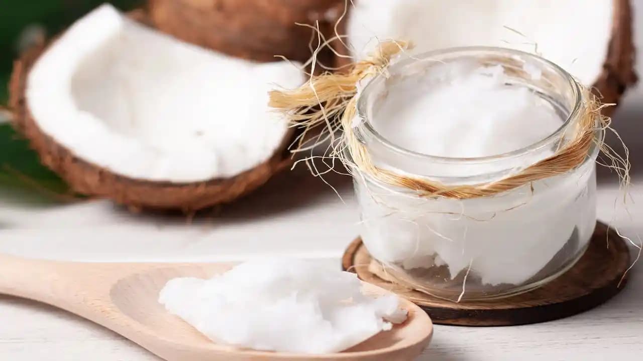 Hindistan Cevizi Yağı ile Doğal Saç Bakımı ve Sağlıklı Saçlara Ulaşma Rehberi