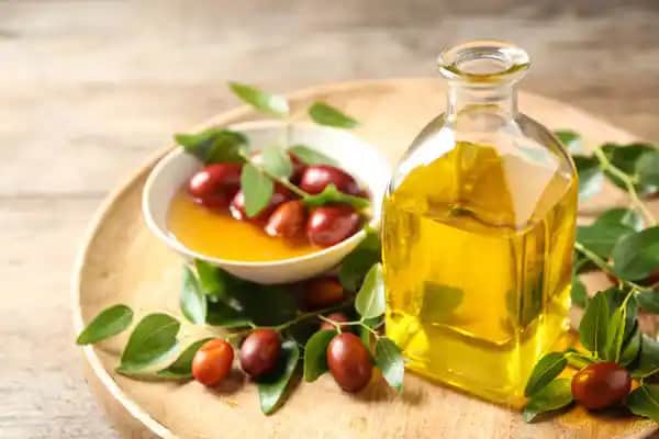 Jojoba Yağı: Doğal Güzellik İçin Kullanım Rehberi ve Dikkat Edilmesi Gerekenler