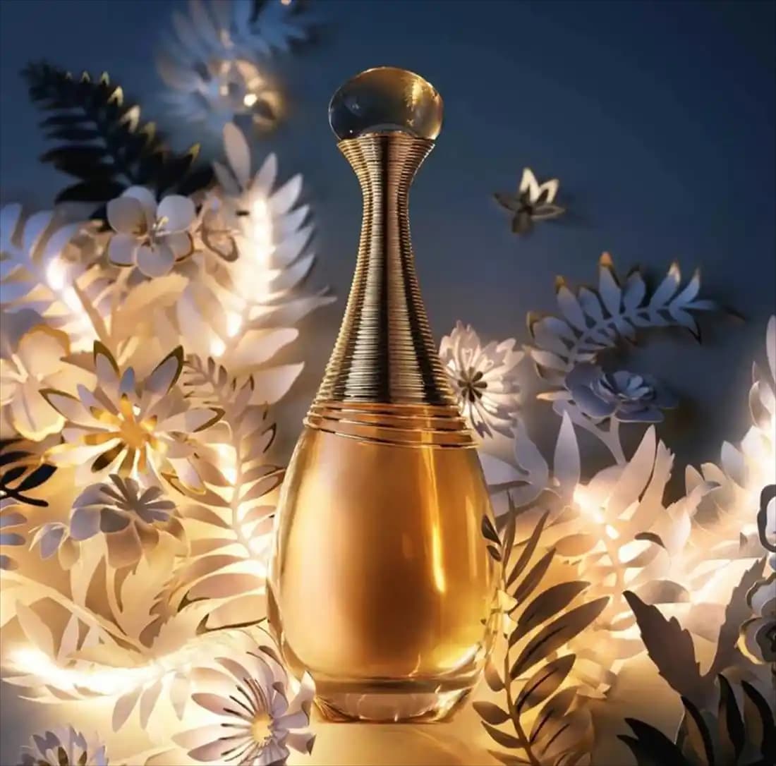 Kadın Parfümü Seçerken Dikkat Edilmesi Gerekenler ve Kişisel İmajı Güçlendiren İpuçları